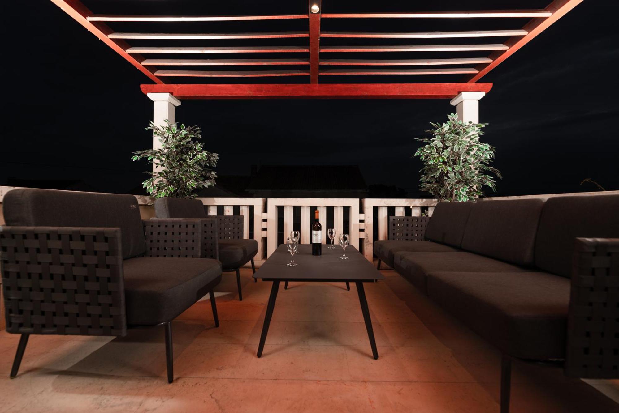 Apartmán Penthouse4four - Apartments4you - Brand New 2-br - 200 Meters From The - Free Parking - Beautiful Terrace - Buralux Supetar