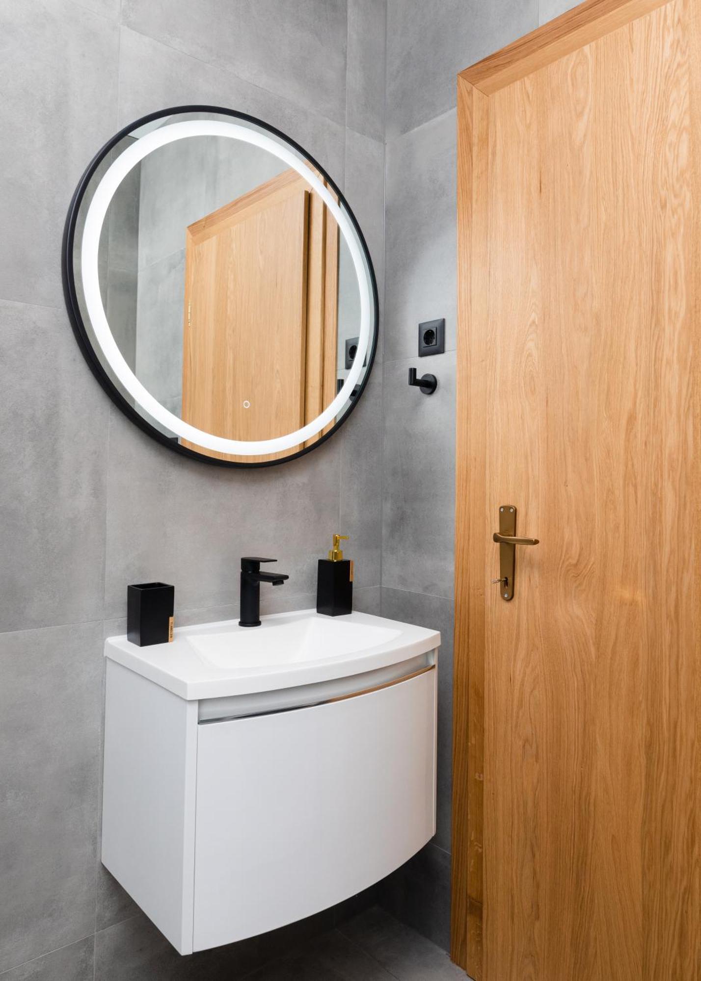 Apartmán Penthouse4four - Apartments4you - Brand New 2-br - 200 Meters From The - Free Parking - Beautiful Terrace - Buralux *