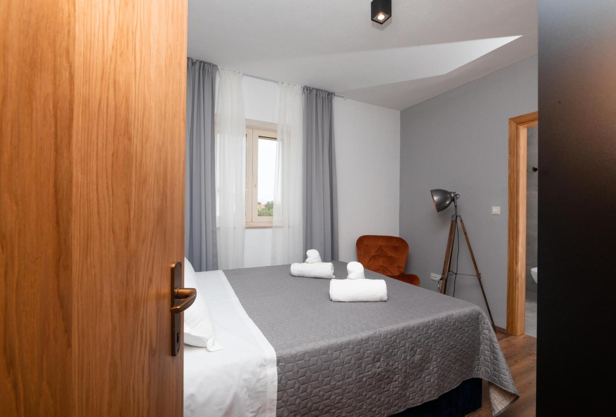 Penthouse4four - Apartments4you - Brand New 2-br - 200 Meters From The - Free Parking - Beautiful Terrace - Buralux Supetar